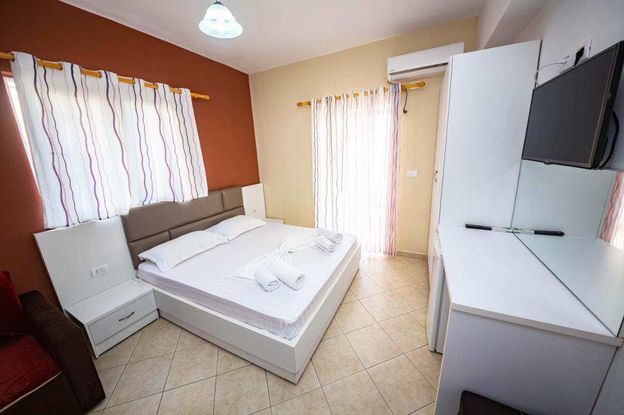 Ideal Aparthotel Saranda Buitenkant foto